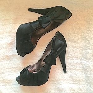 Black Satin Peep Toe w/ Side Bow Platforms (6.5)